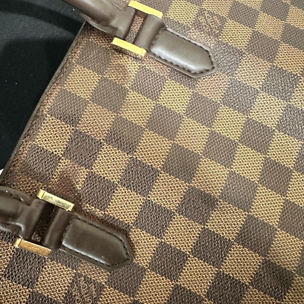 Louis Vuitton - Picture 2 of 4